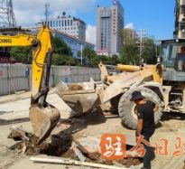 操你啦网站高温下的坚守｜道路建设者用汗水铺就畅通路